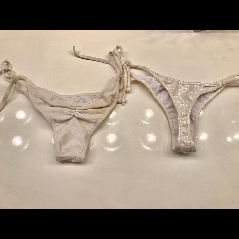 Bikini - Picture 2 of 3